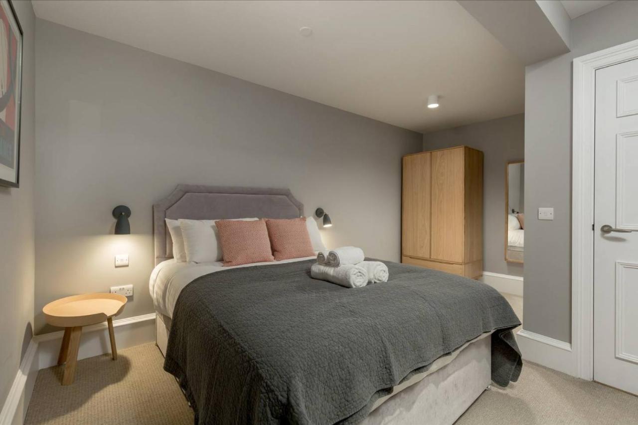 Joivy Luxurious 2Br Home Near Haymarket Station Edinburg Exteriör bild