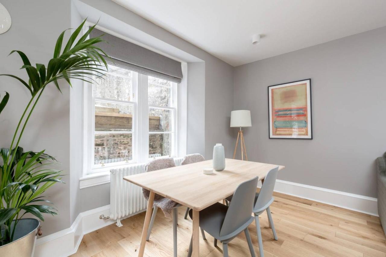 Joivy Luxurious 2Br Home Near Haymarket Station Edinburg Exteriör bild