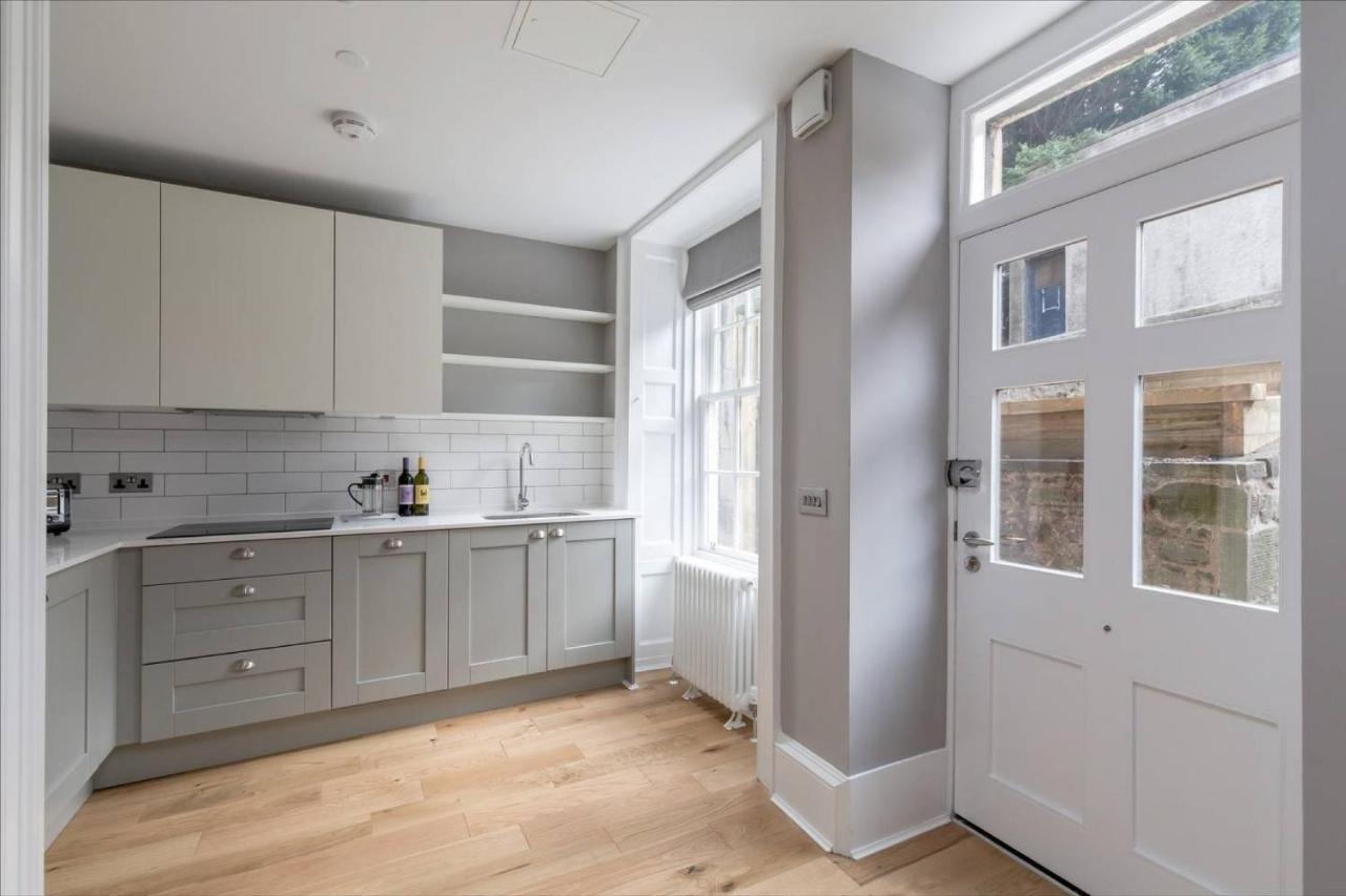 Joivy Luxurious 2Br Home Near Haymarket Station Edinburg Exteriör bild