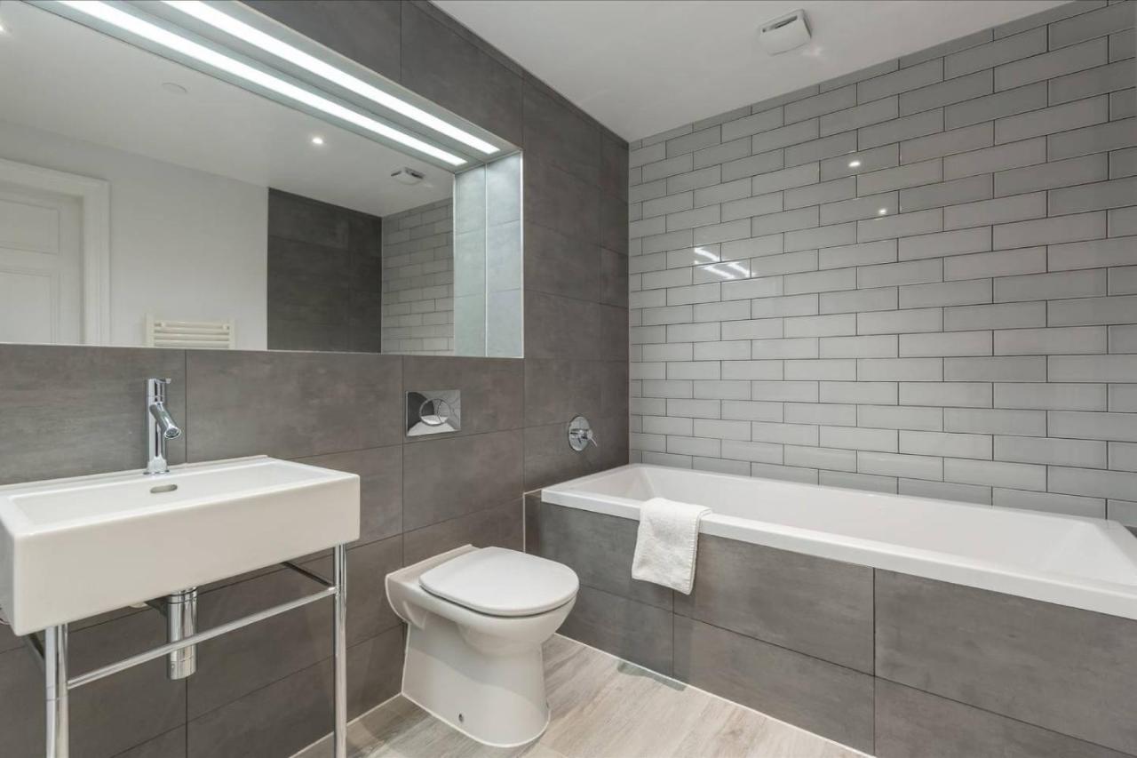 Joivy Luxurious 2Br Home Near Haymarket Station Edinburg Exteriör bild